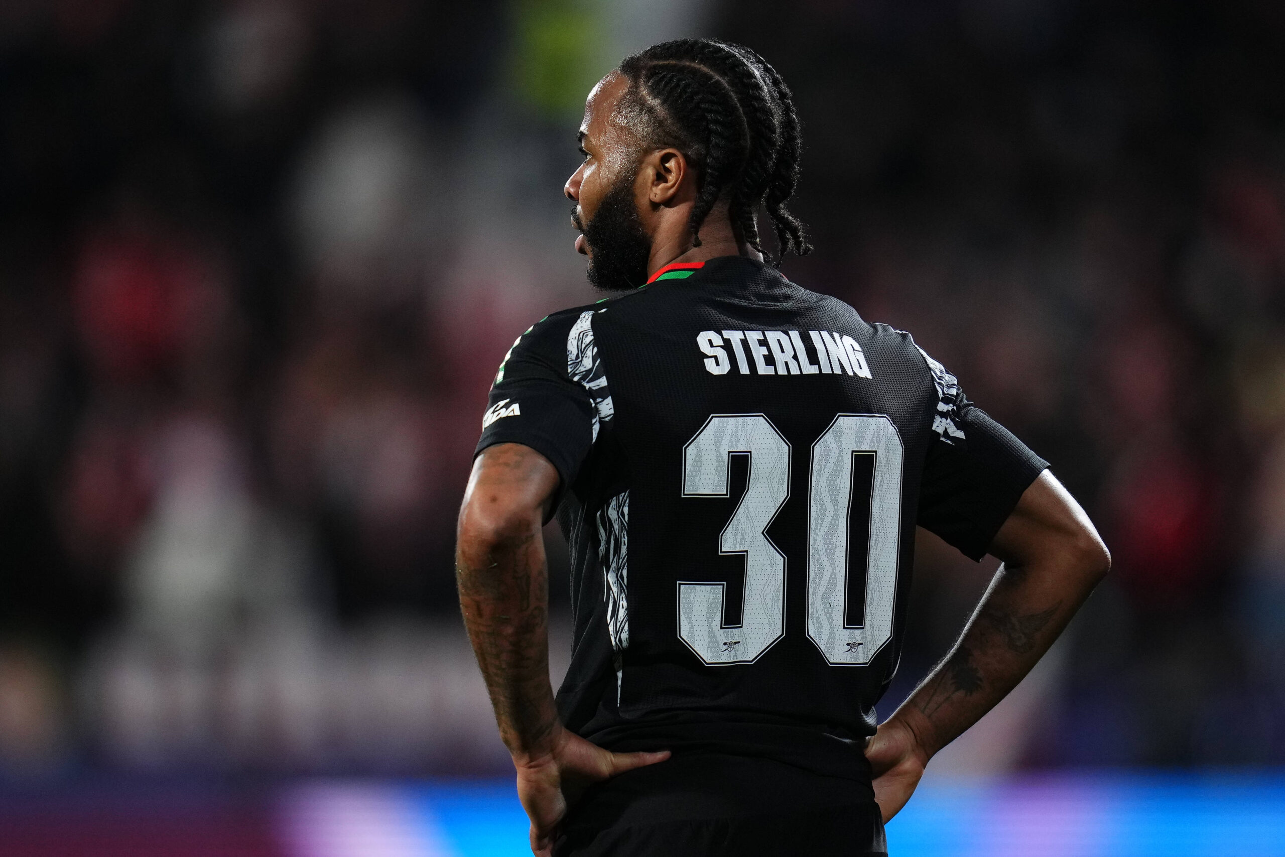 Raheem Sterling Cú Nổ Cảm Hứng Trên Hàng Công - Khám Phá Sức Mạnh Cầu Thủ