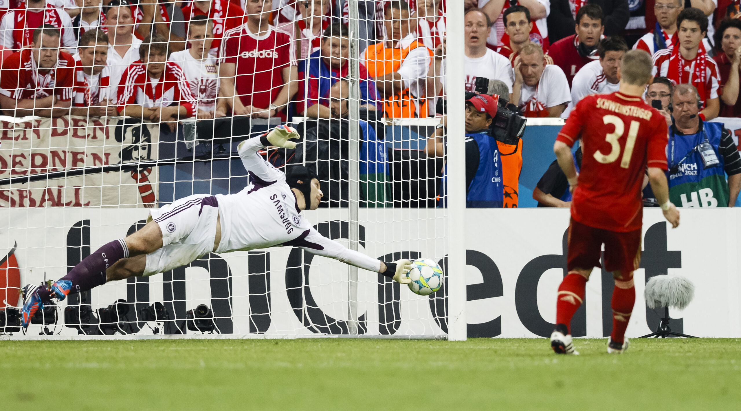 Petr Čech - Huyền Thoại Khung Gỗ Hành Trình Vĩ Đại Của Thủ Môn Lịch Sử Petr Čech - Huyền Thoại Khung Gỗ Hành Trình Vĩ Đại Của Thủ Môn Lịch Sử