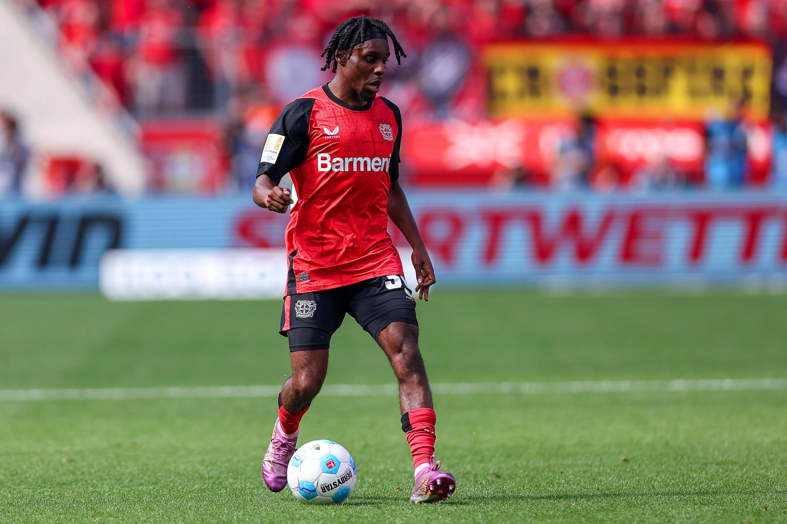 Jeremie Frimpong Cánh Phải Rực Lửa – Sự Tự Tin Đậm Chất Hà Lan