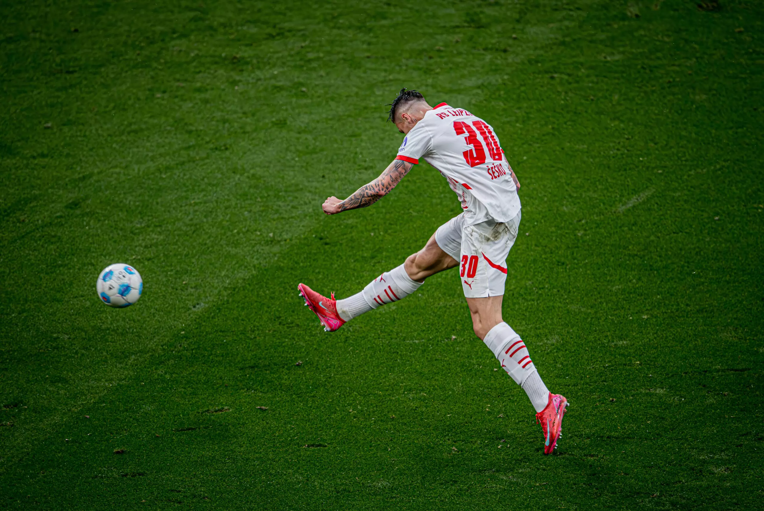 Arsenal Discover Staggering Transfer Price for 27-Goal Bundesliga Striker