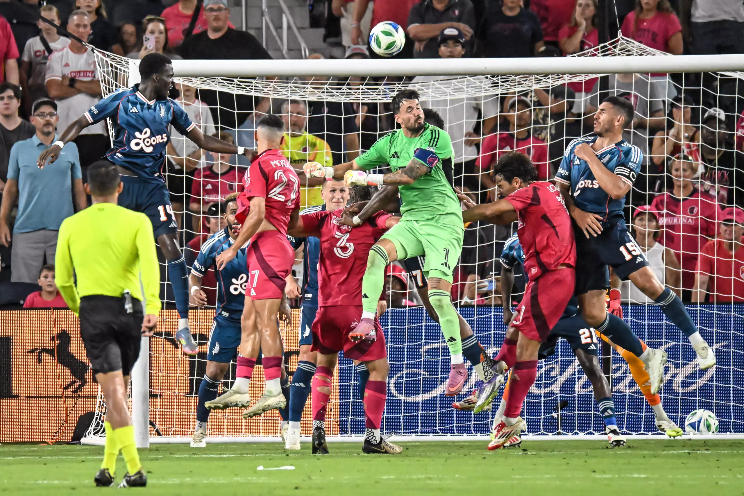 MLS Goalkeeper of the Year 2025: Top Candidates and Favorites