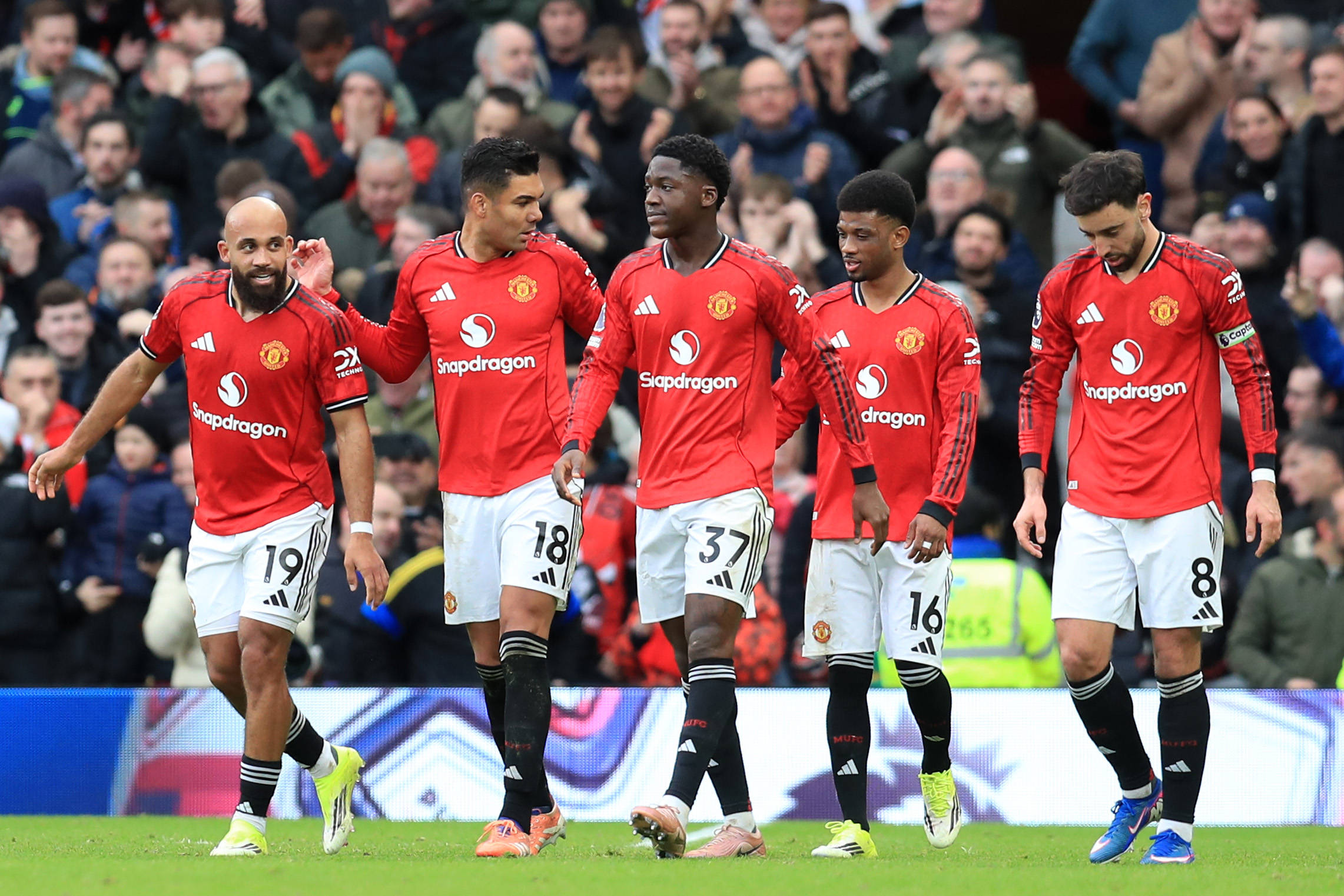 Manchester United defeat Manchester City