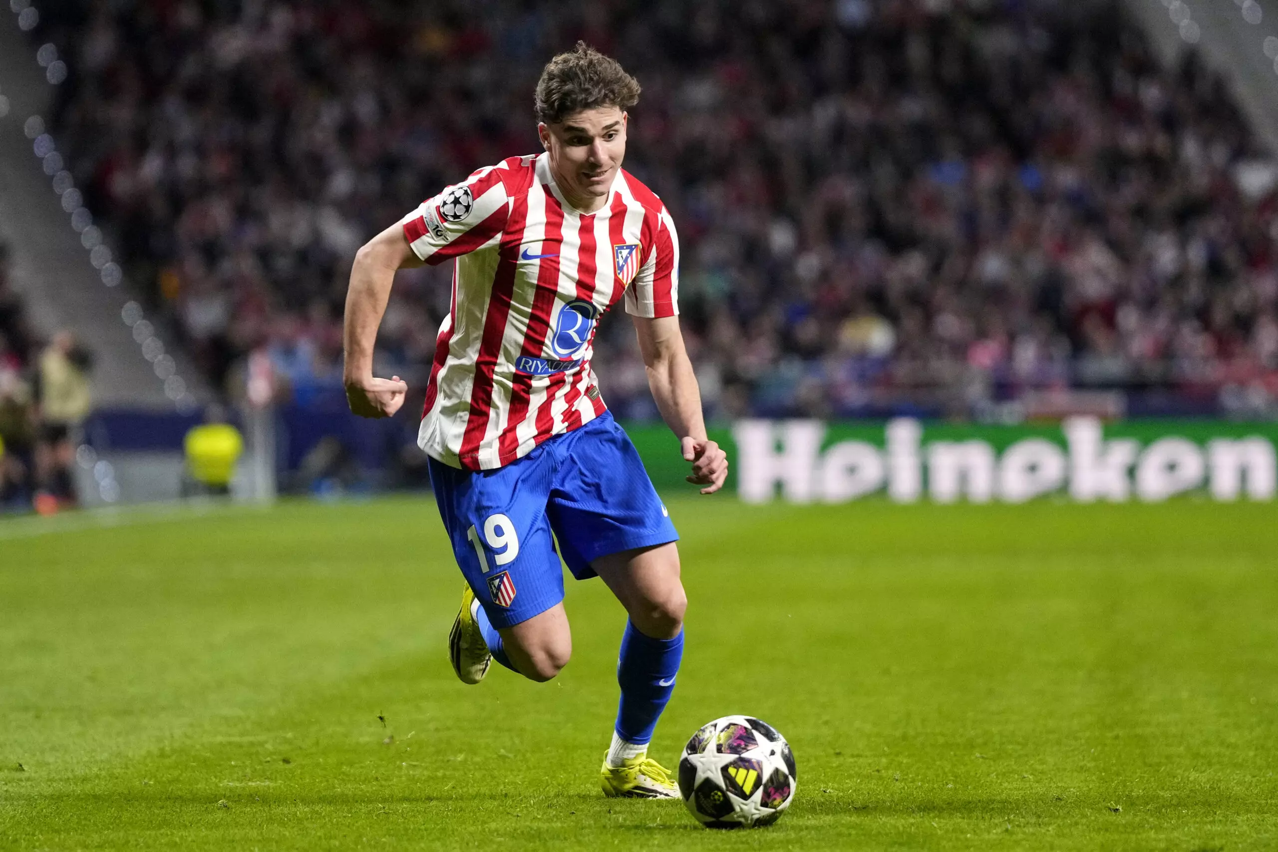 Arsenal’s Offer for Alvarez and Larrson Sparks Intense Transfer Talks – What Could Happen Next?